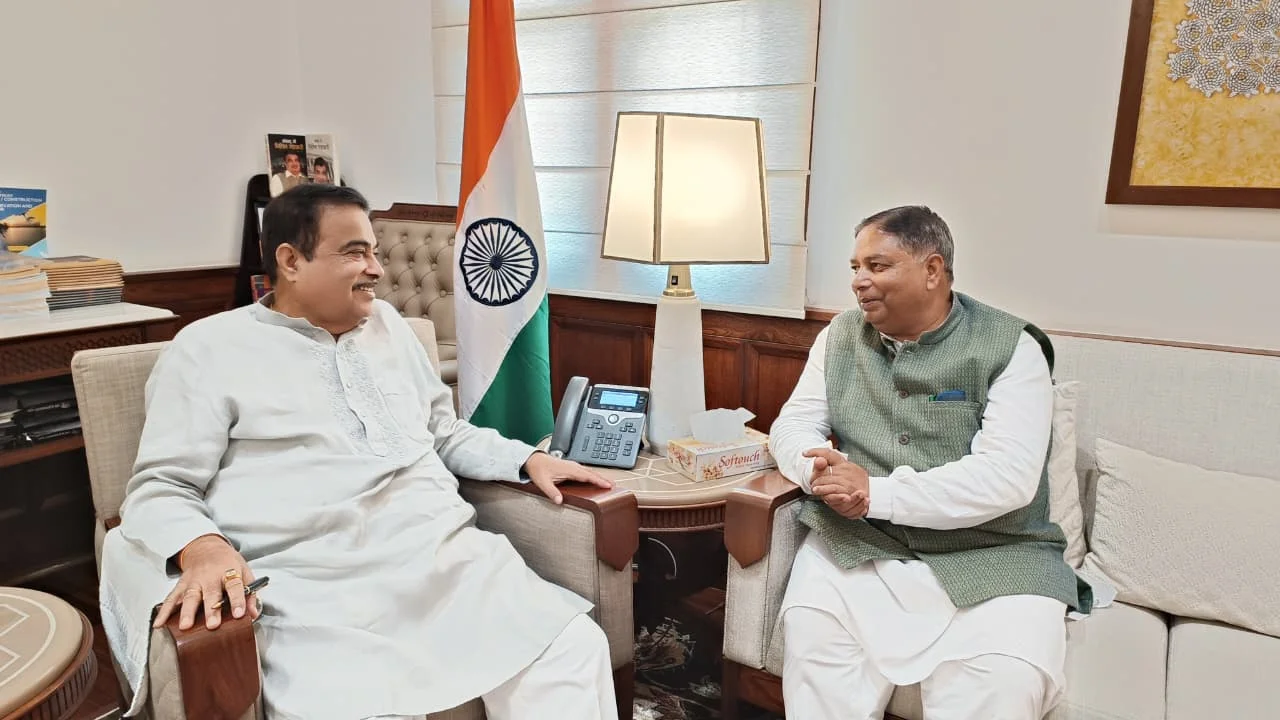 MP Sat meets Nitin Gadkari, seeks road infrastructure push for J&K