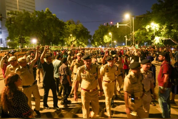 Delhi Police Tightens Security, Welds Barricades Ahead of Weekend NEET Protest