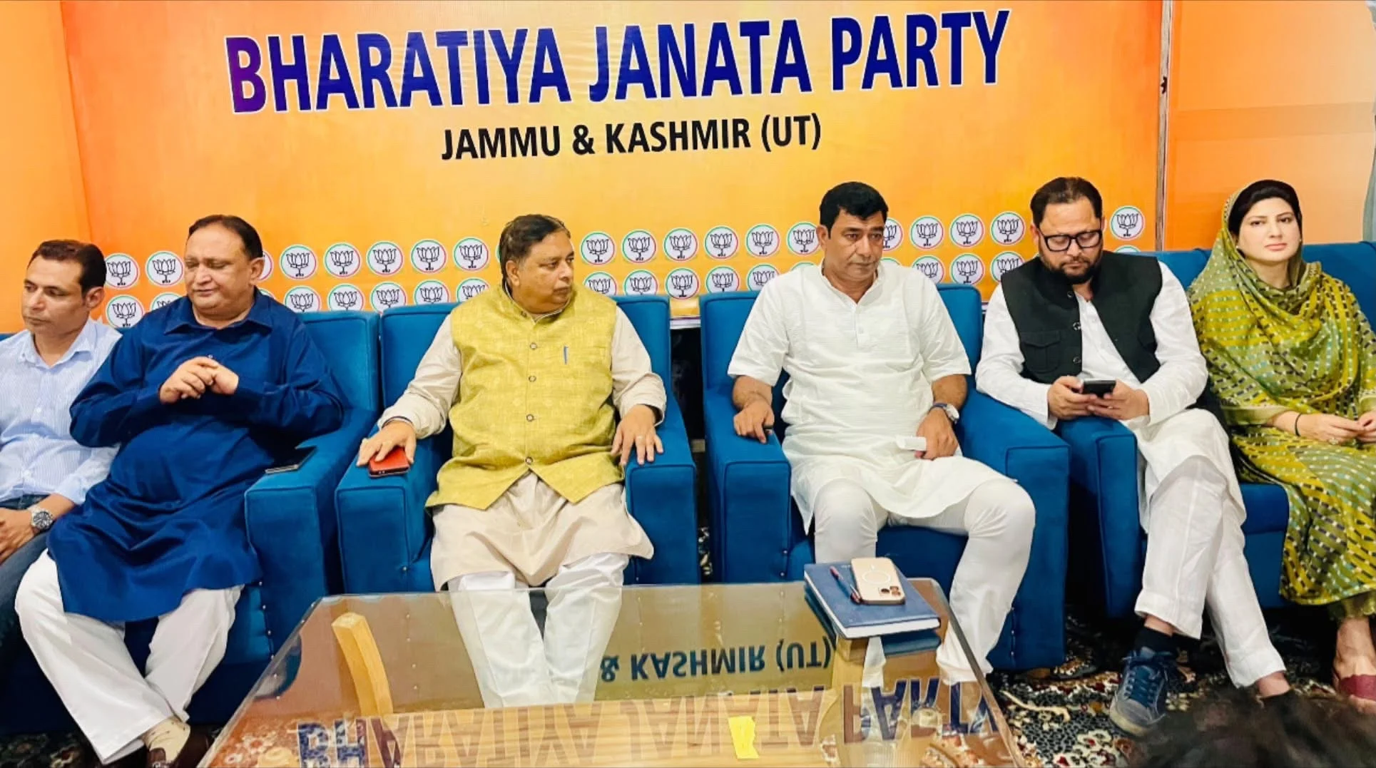 MP Sat Sharma Chairs BJP Organizational Meeting in Srinagar, Reviews Upcoming Programmes