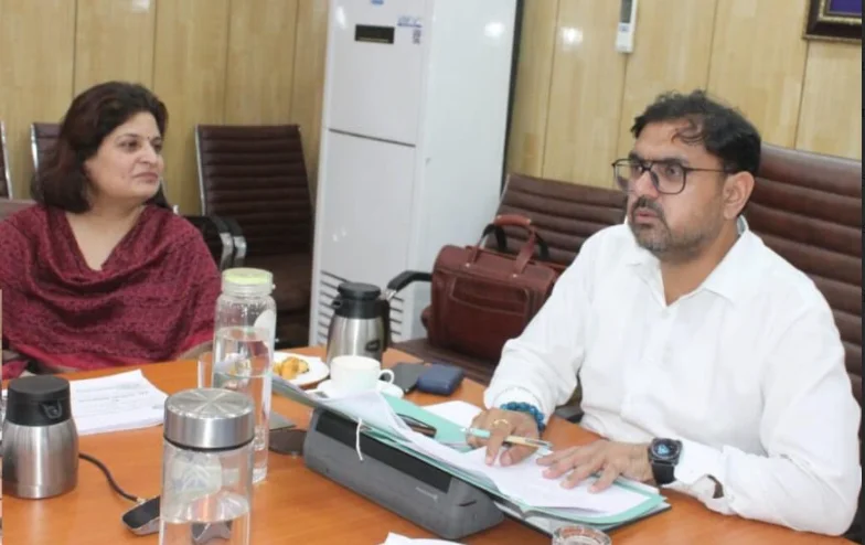 Min Satish Sharma reaffirms commitment to renewable energy, innovation led development