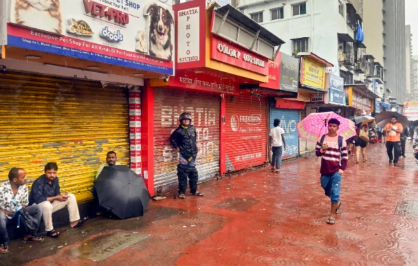 Prakash Ambedkar-led VBA protests in Maharashtra against paper leak, police crackdown