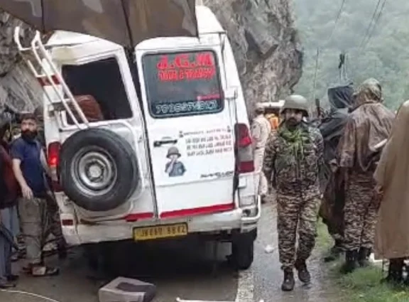 Two Killed, Three Injured as Boulder Falls on Tempo on Jammu-Srinagar Highway in Ramban