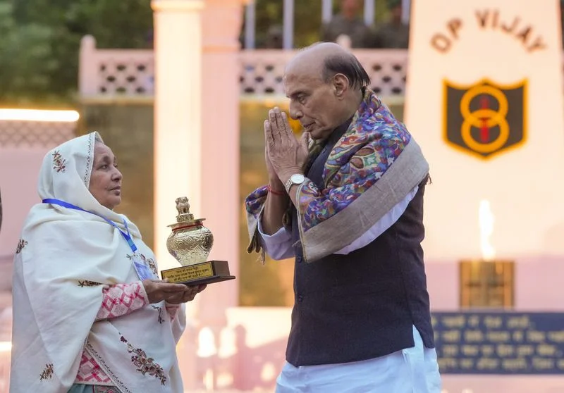 Rajnath Singh, Army Chief Pay Tribute to Kargil Heroes at War Memorial