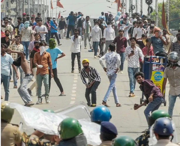 Bihar Cop Faces Suspension After Alleged AK-47 Use During Student Agitation