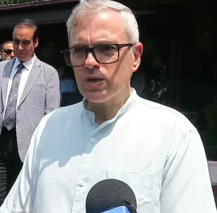 Omar Abdullah Slams Mehbooba Mufti Over Jantar Mantar Remarks on Kashmiris