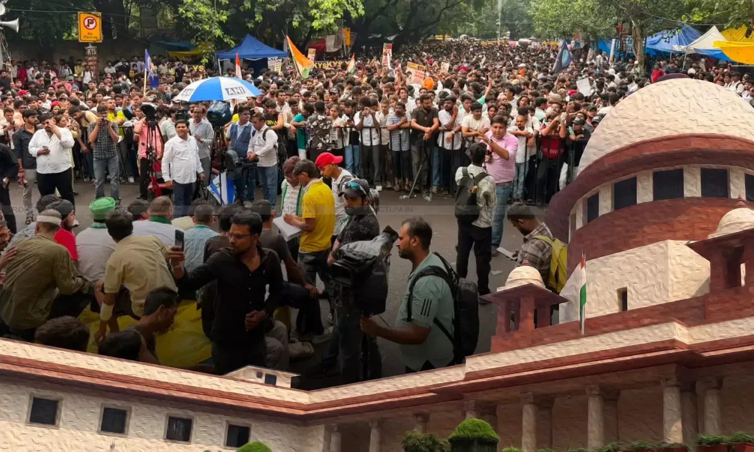 SC Considers SIT Probe Into Alleged Police Excesses During NEET Protests