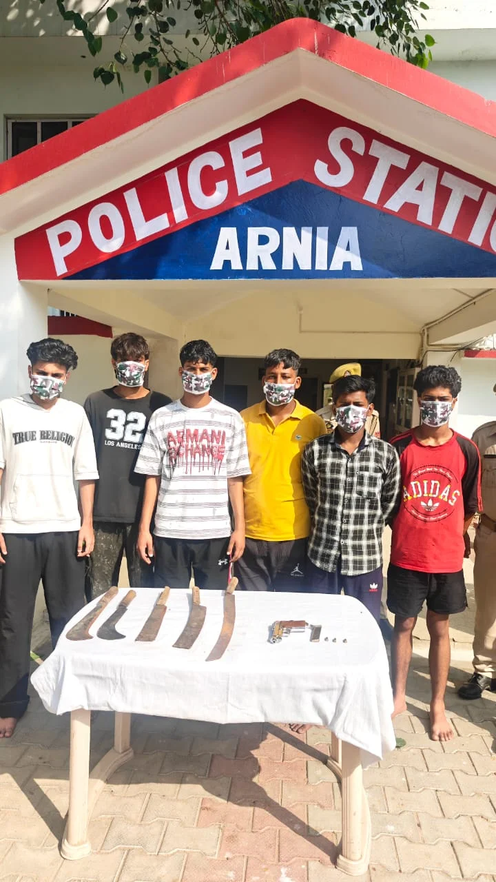 Six Members Of Khouf Gang Arrested By Arnia Police; Pistol, Live Rounds, Tokkas Recovered