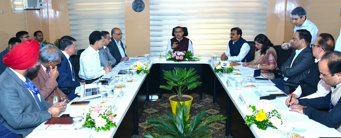 Deputy Governor RBI reviews J&K banking;  bats for credit push, ULI adoption