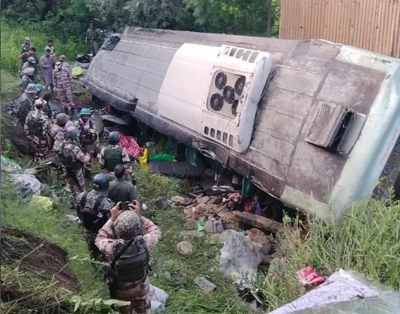32 Amarnath Pilgrims Injured as Bus Overturns in Ganderbal; All Rescued Safely