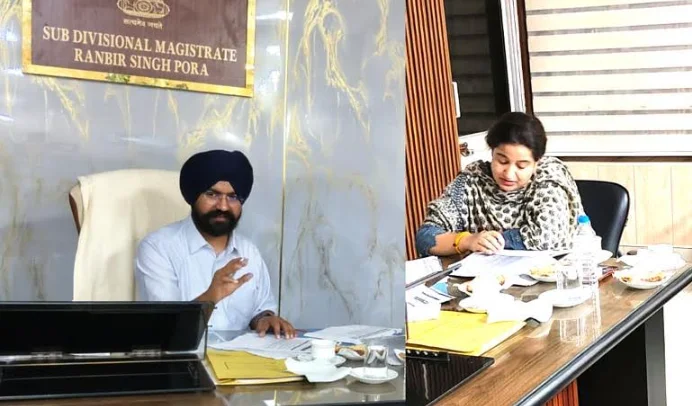 Harvinder Singh reviews progress of Mission Yuva in RS Pura